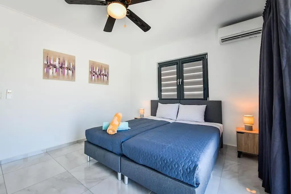 New Villa Luel 5 Minutes From Palm Beach Noord Aruba