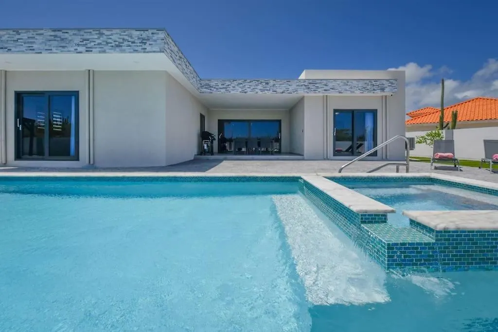New Villa Luel 5 Minutes From Palm Beach Noord Aruba