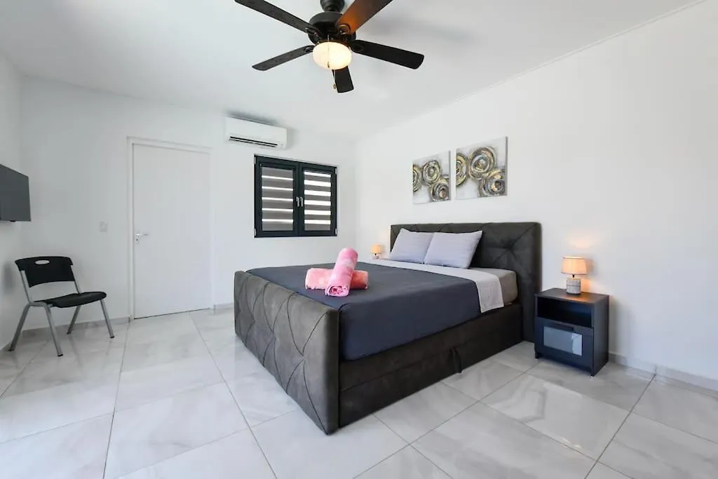New Villa Luel 5 Minutes From Palm Beach Noord Aruba