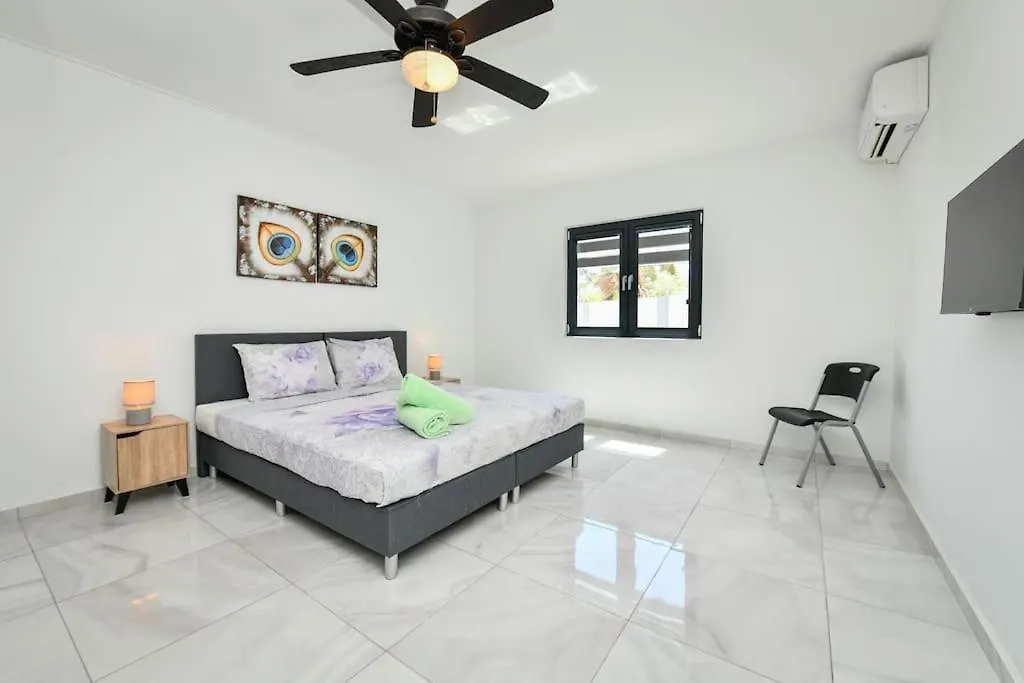 New Villa Luel 5 Minutes From Palm Beach Noord