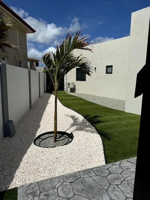 New Villa Luel 5 Minutes From Palm Beach Noord Aruba
