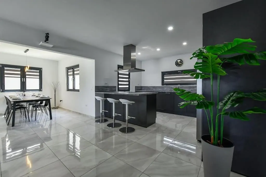 New Villa Luel 5 Minutes From Palm Beach Noord