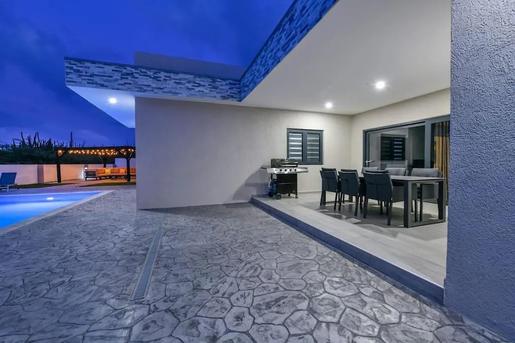 New Villa Luel 5 Minutes From Palm Beach Noord Aruba